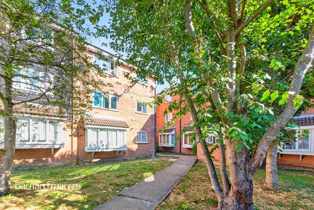 Silver Birch Close, London, photo 12
