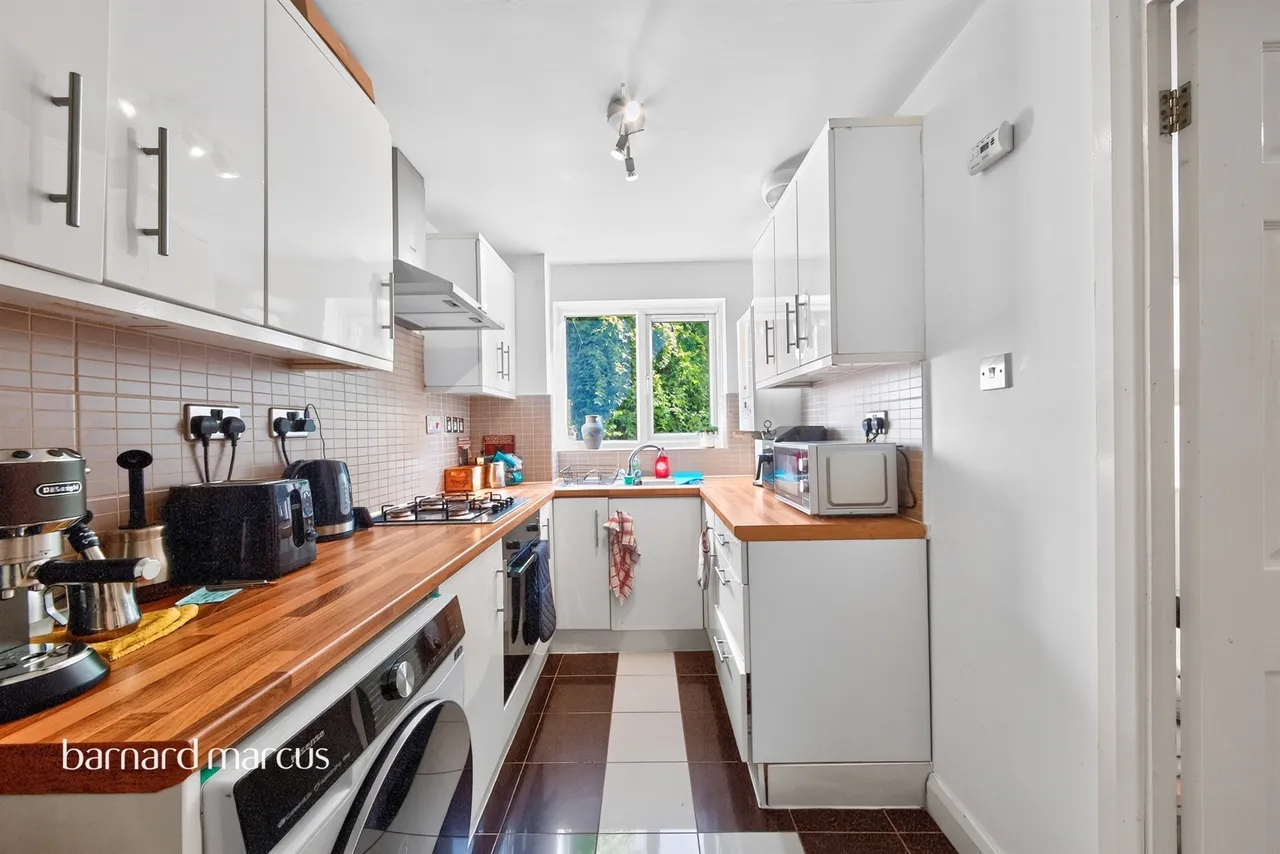 Silver Birch Close, London, photo 8
