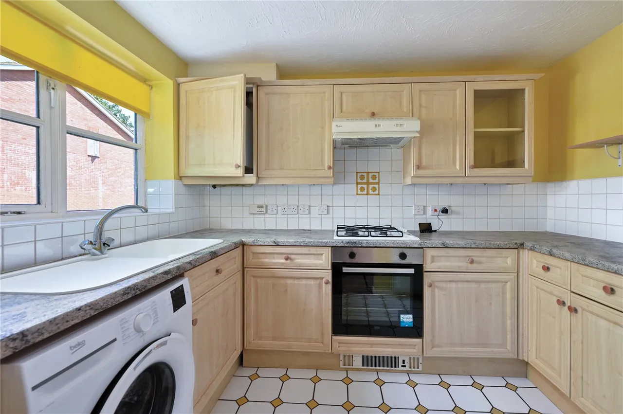 Lincoln Close, Ash Vale, Guildford, Surrey, GU12 5SU, photo 2