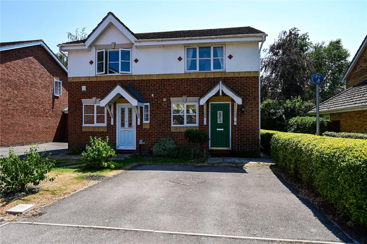 2 bed house for sale — Lincoln Close, Ash Vale, Guildford, Surrey, GU12 5SU
