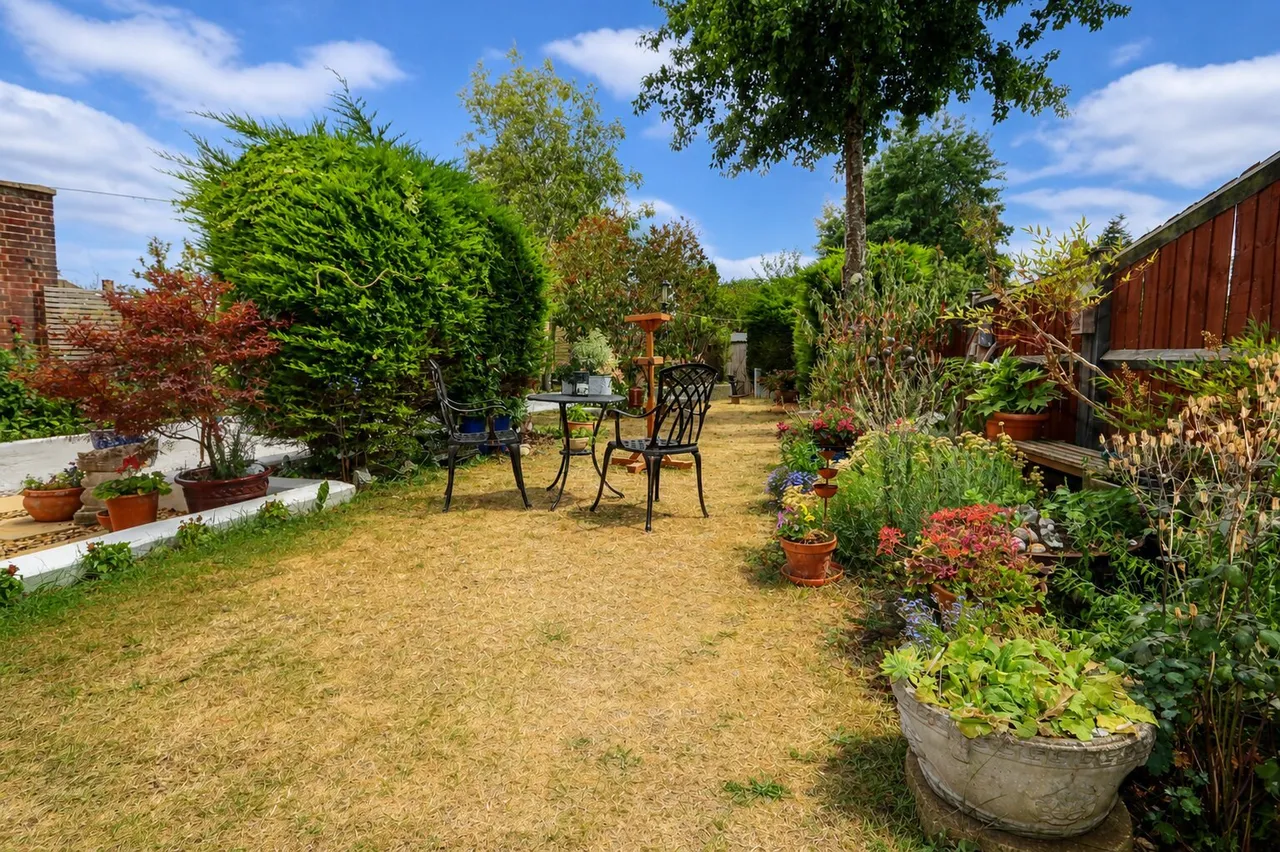 John Street, Thrapston, NN14, photo 5