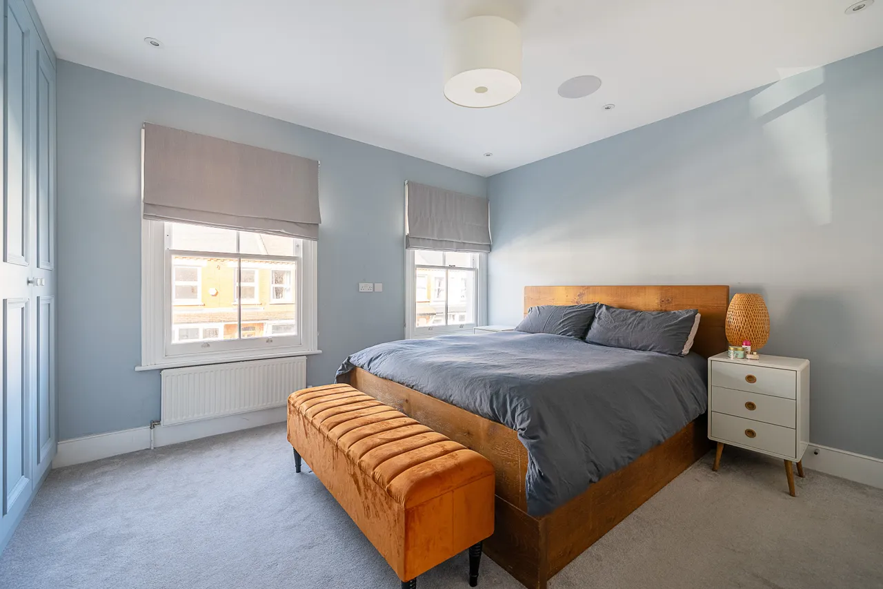 York Road, Brentford, TW8, photo 11