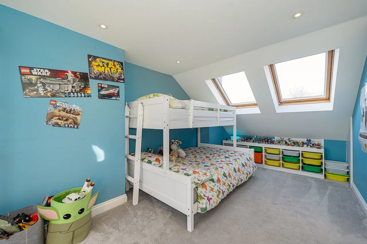 York Road, Brentford, TW8, photo 16