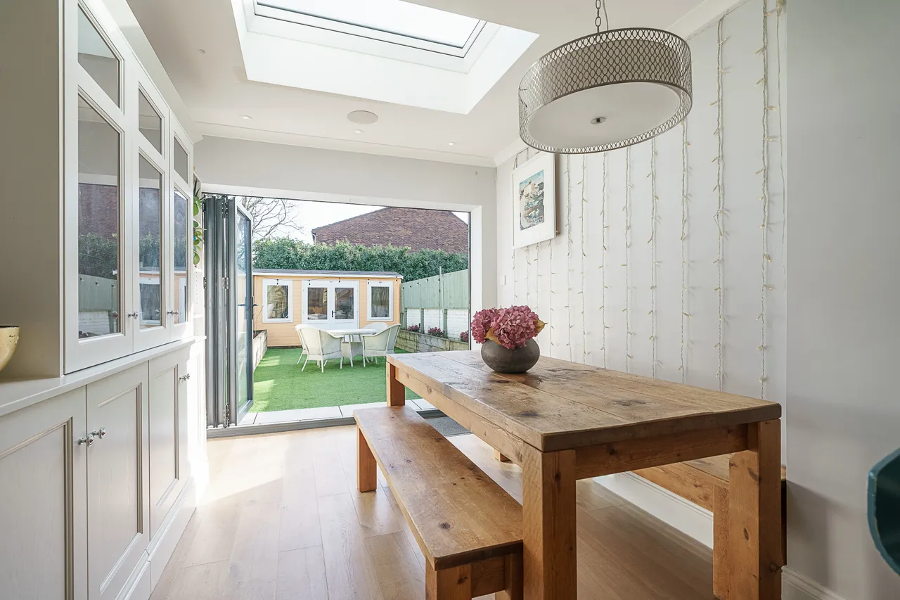York Road, Brentford, TW8, photo 6