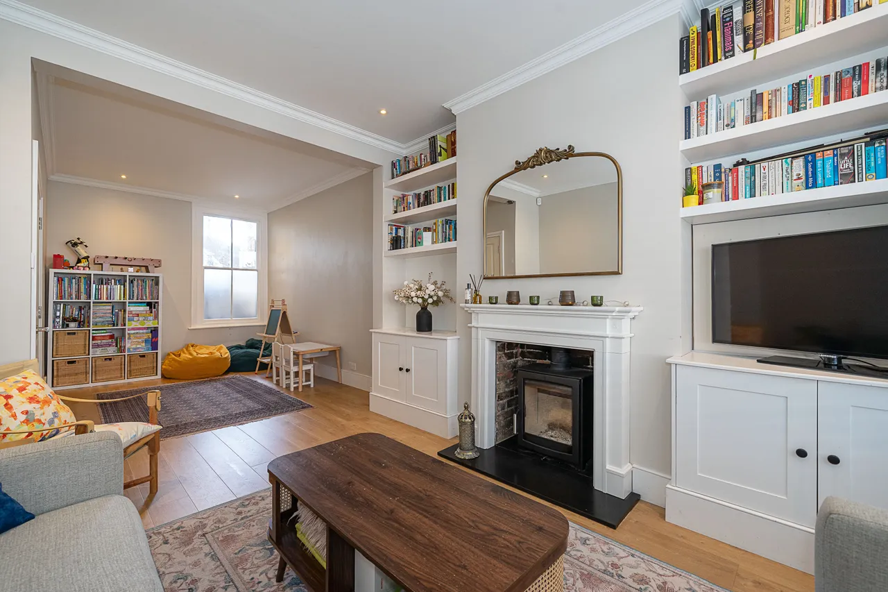 York Road, Brentford, TW8, photo 3