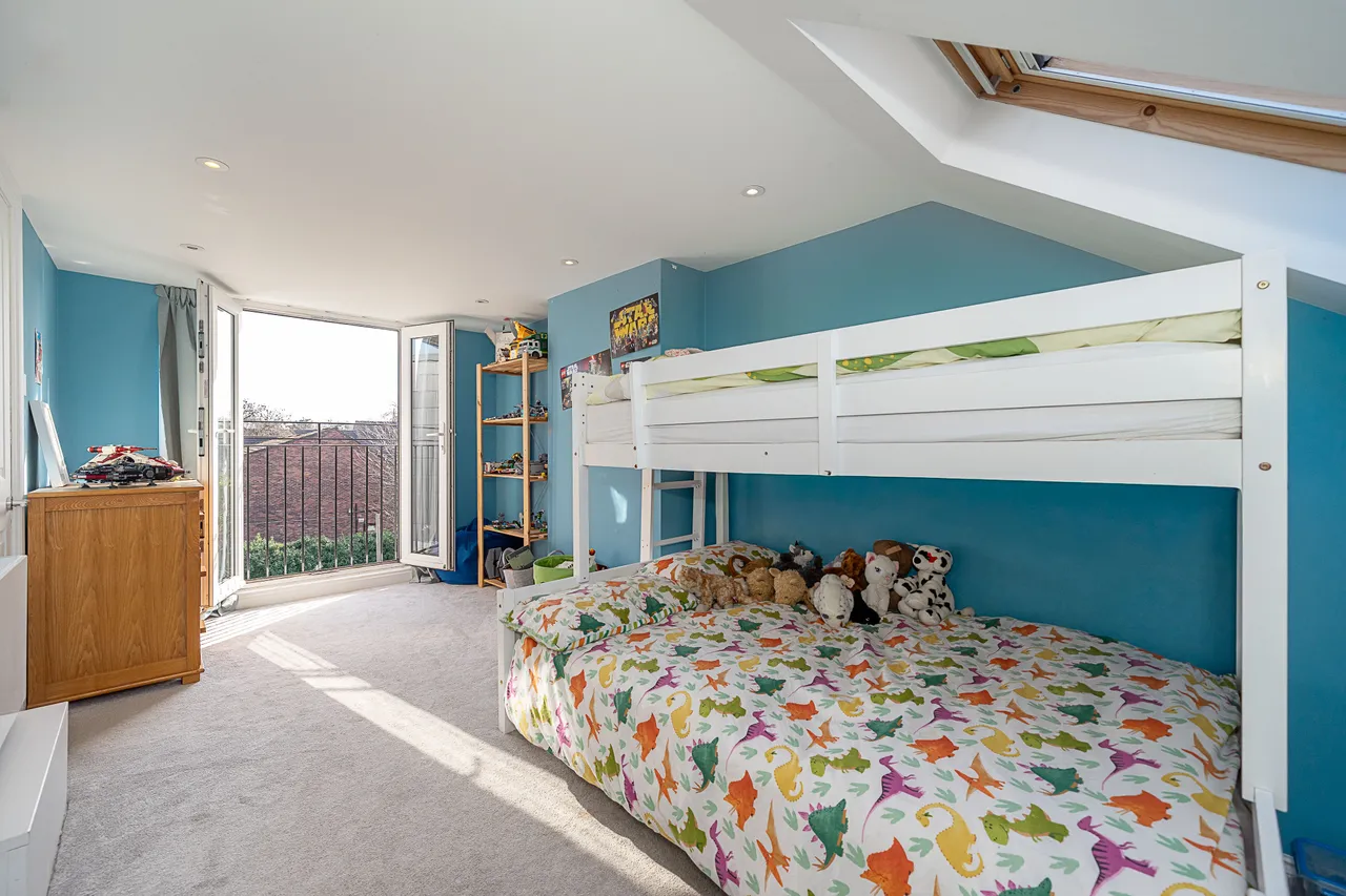 York Road, Brentford, TW8, photo 17