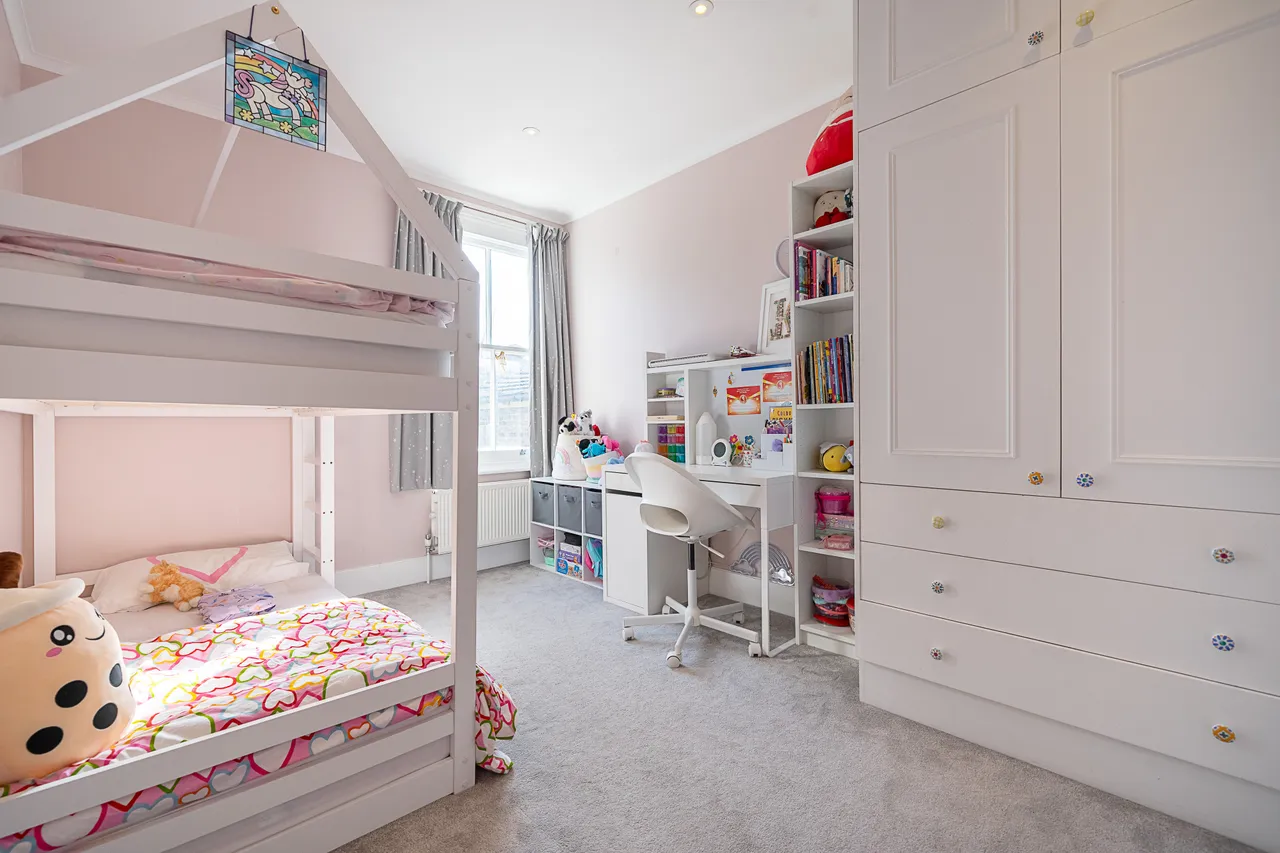 York Road, Brentford, TW8, photo 12