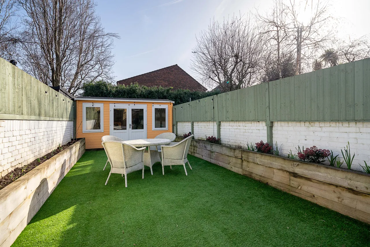 York Road, Brentford, TW8, photo 19