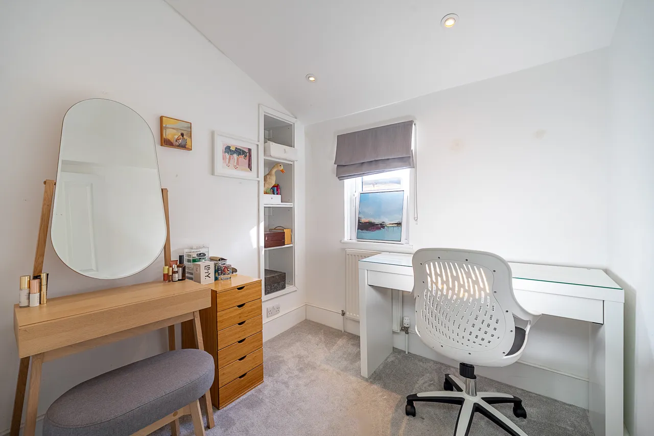 York Road, Brentford, TW8, photo 14