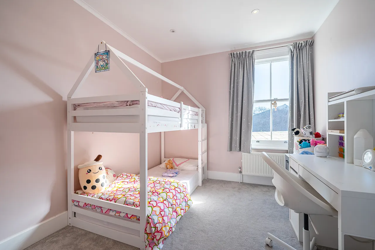 York Road, Brentford, TW8, photo 13