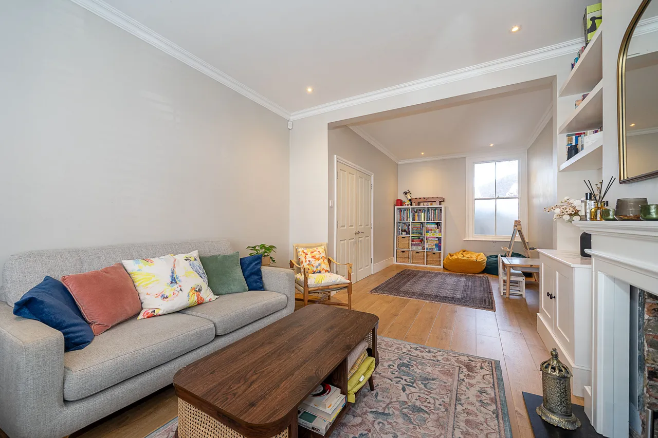 York Road, Brentford, TW8, photo 7