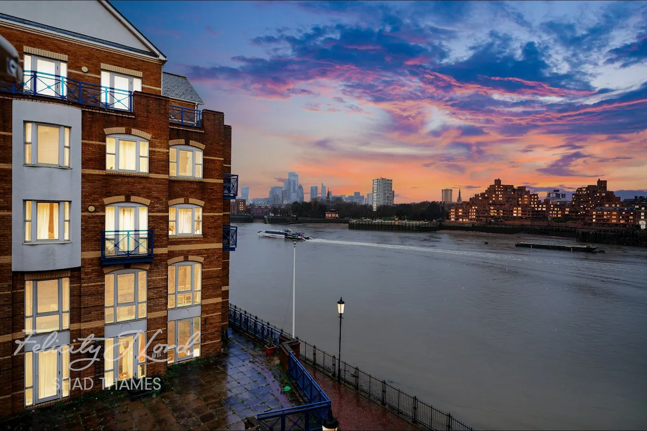 2 bed flat for sale, Rotherhithe Street, SE16