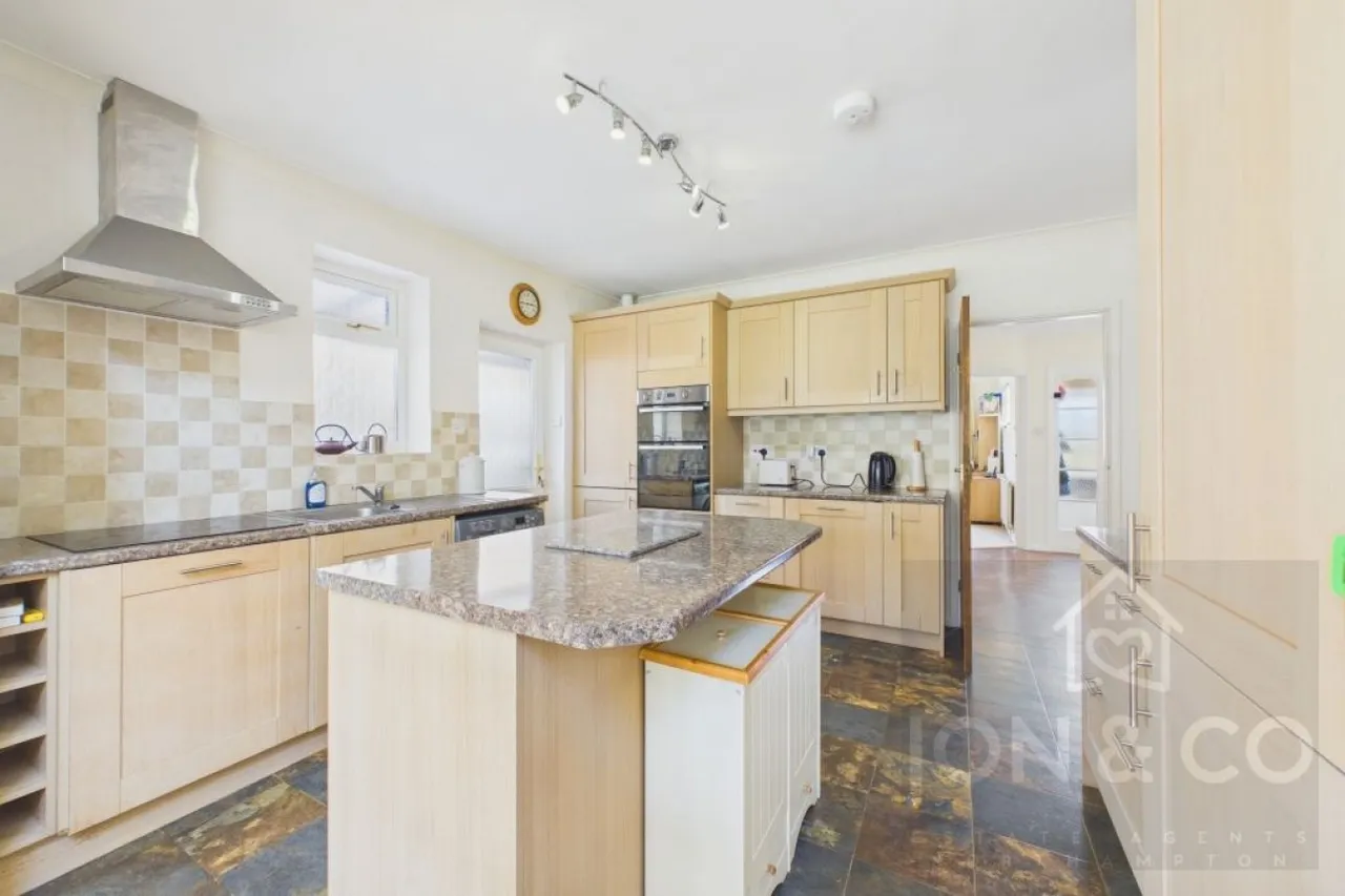 Wantage Close, Moulton, NN3, photo 8