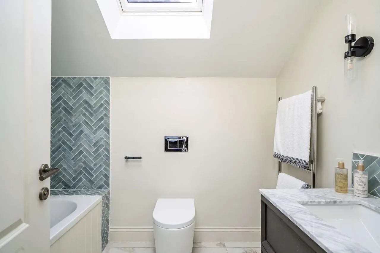 Platts Lane, London, NW3, photo 17