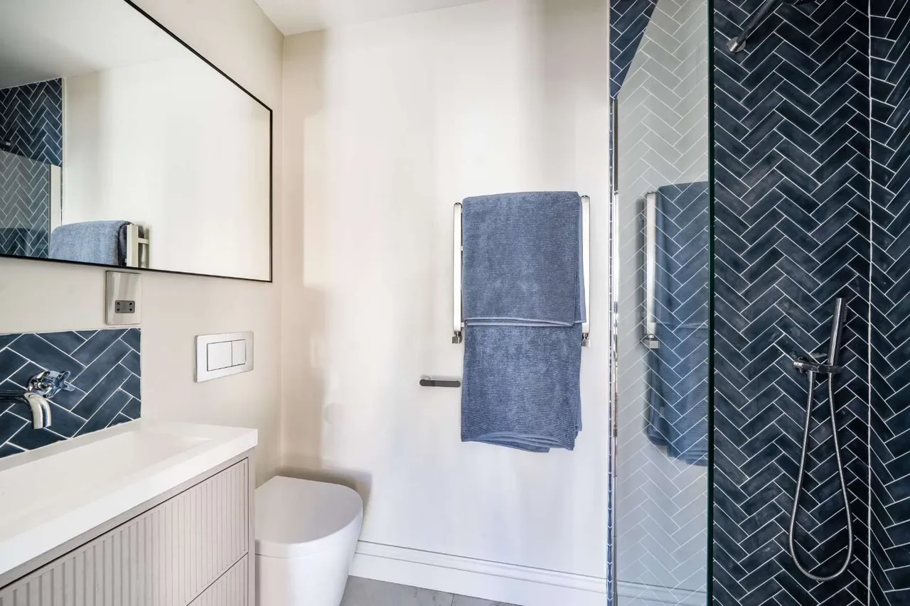 Platts Lane, London, NW3, photo 18
