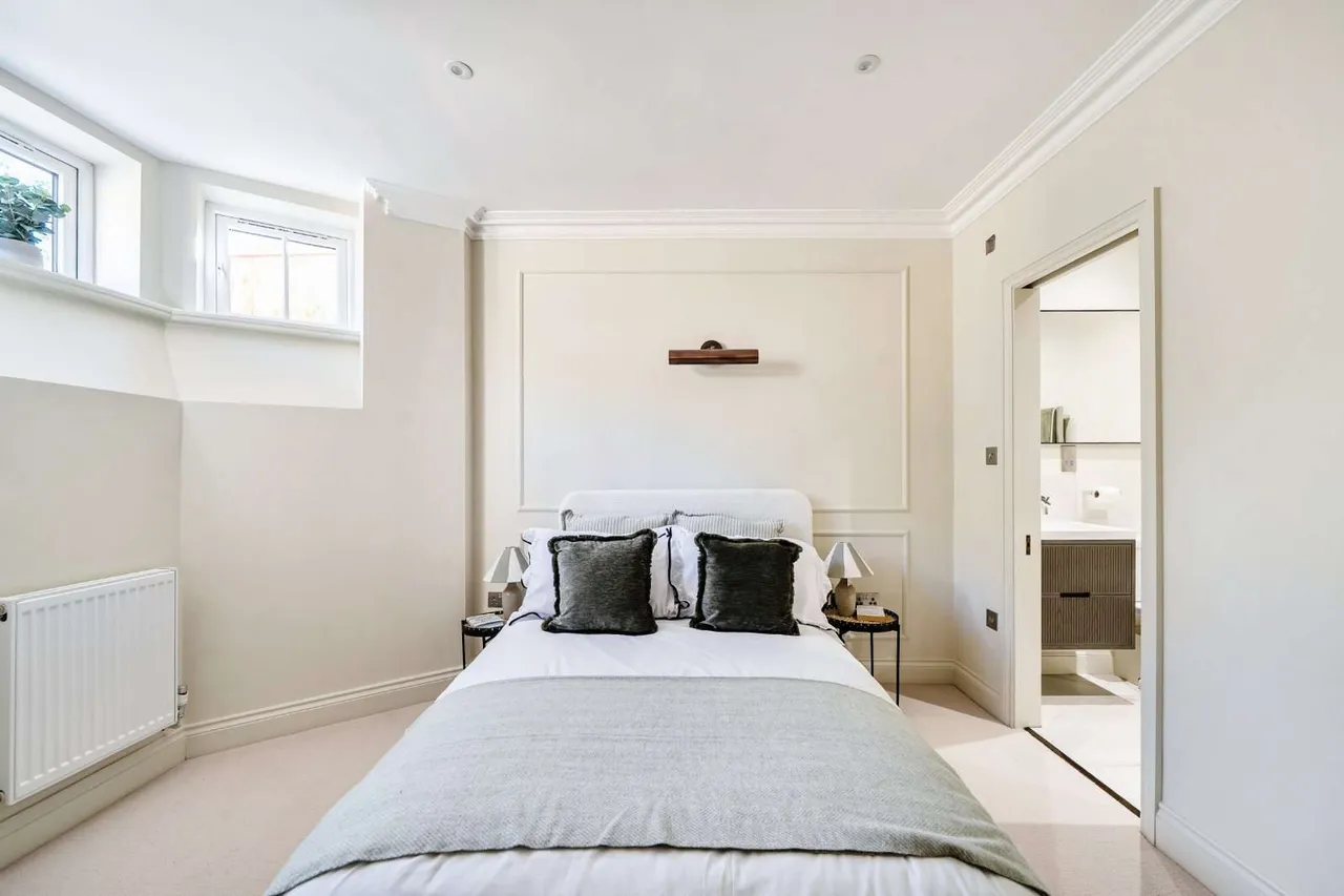 Platts Lane, London, NW3, photo 22