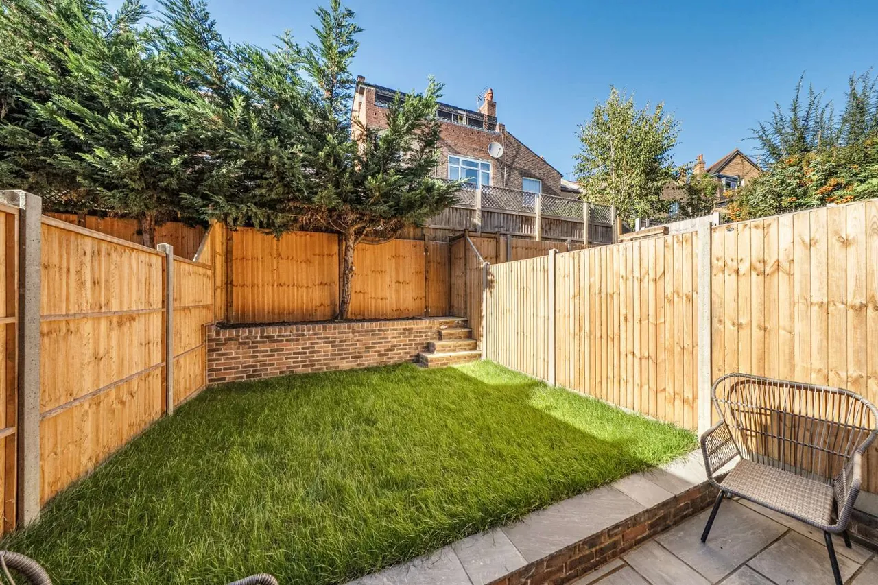 Platts Lane, London, NW3, photo 24