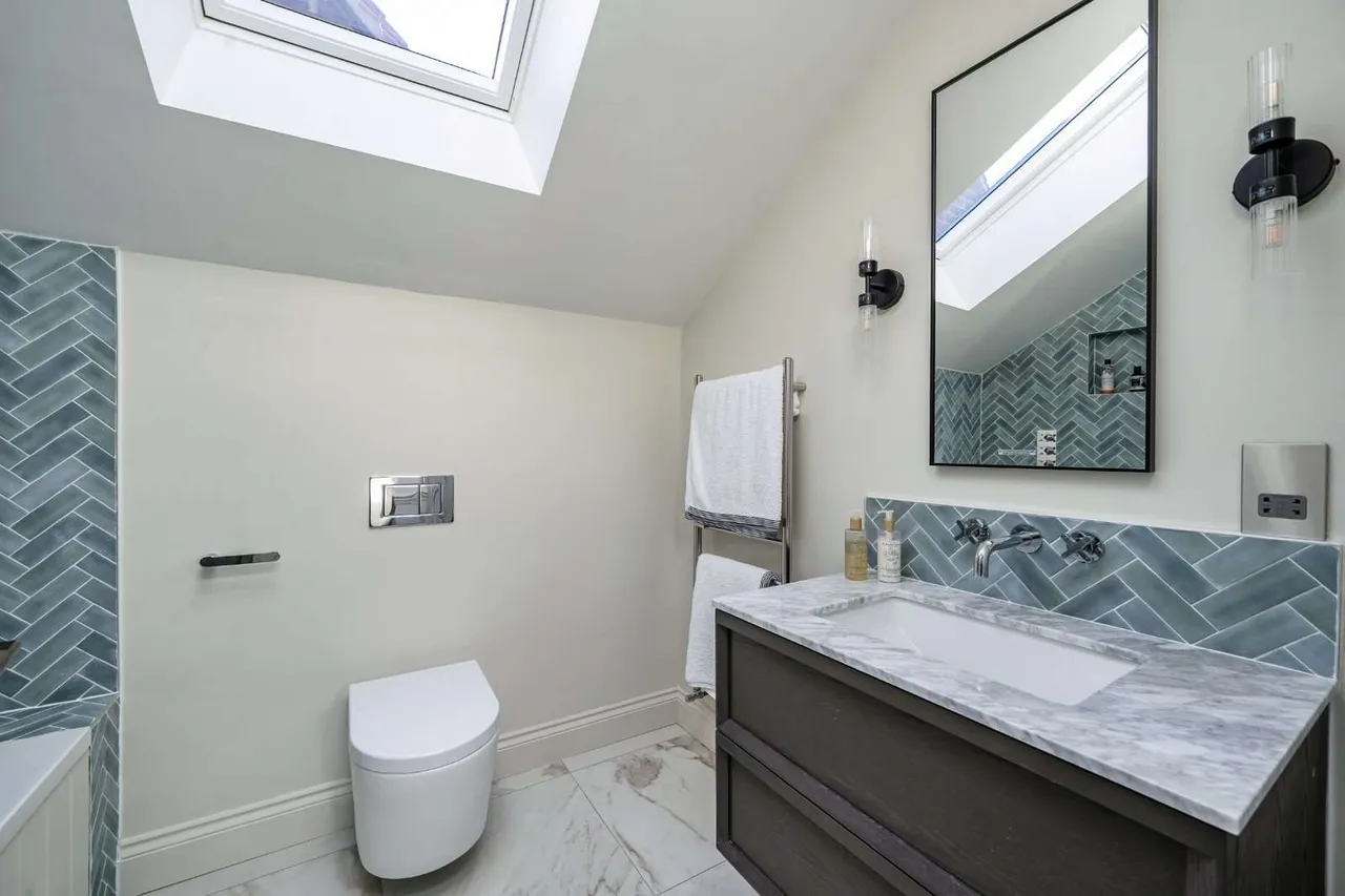 Platts Lane, London, NW3, photo 12