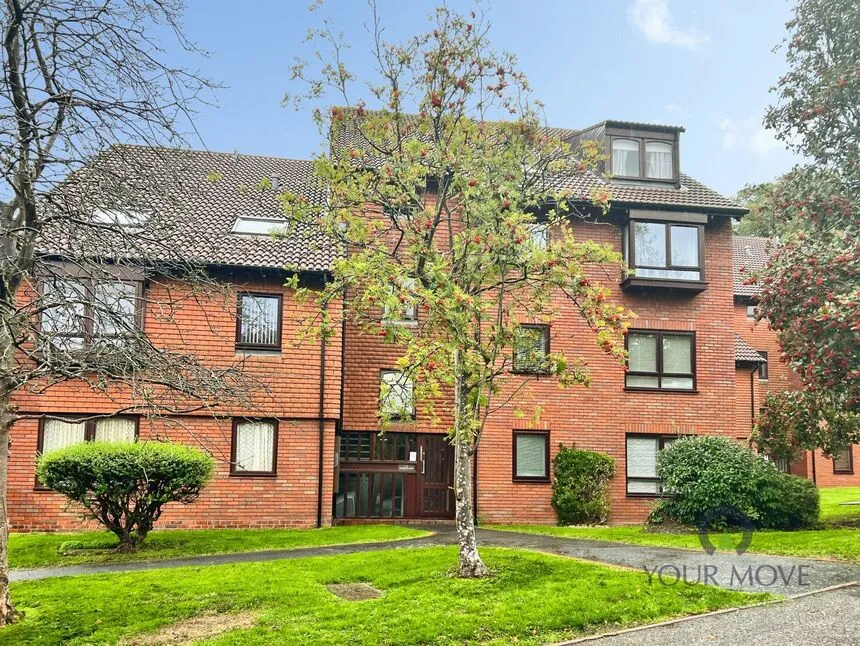 2 bed flat for sale — Moncrieffe Close, Dudley, West Midlands, DY2