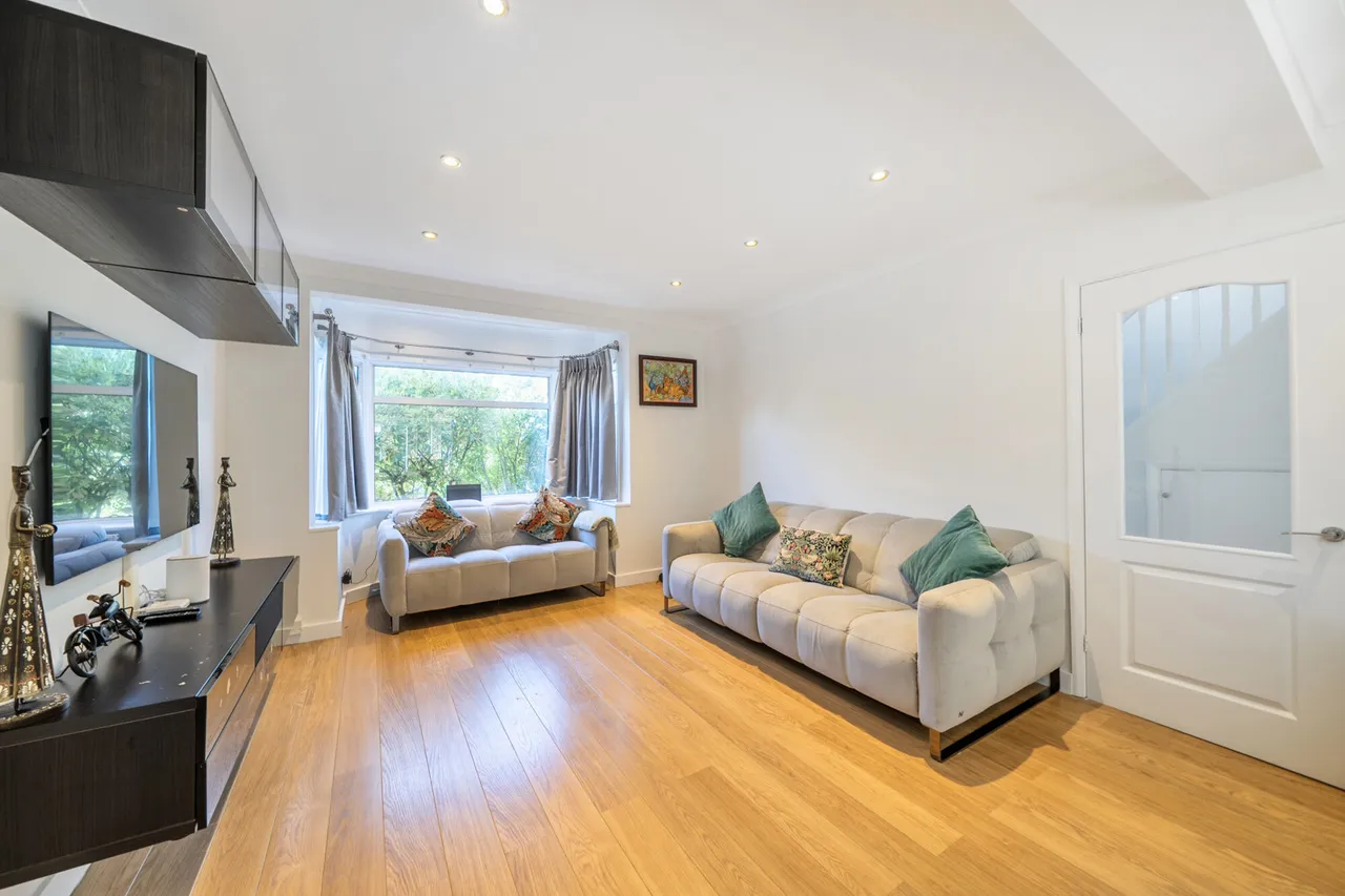 Old Ruislip Road, Northolt, UB5, photo 2