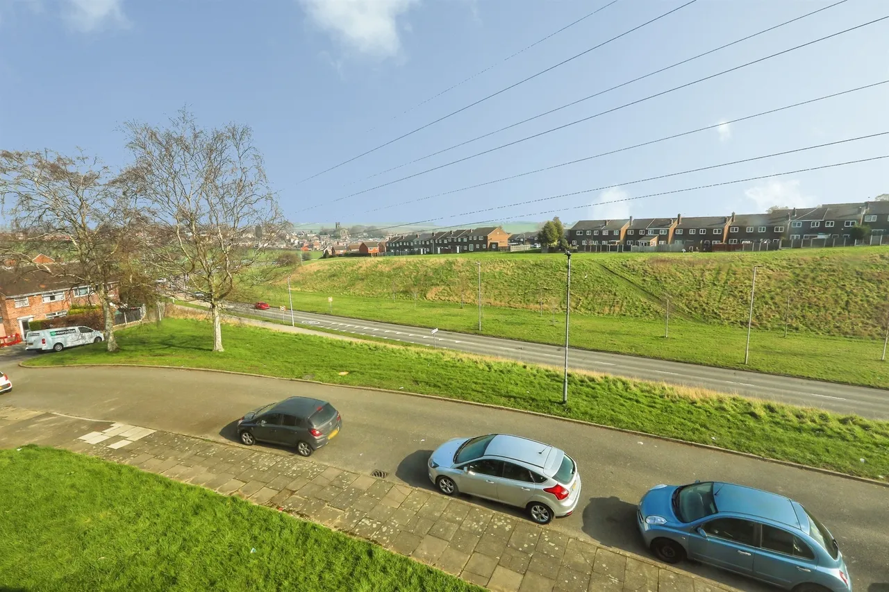 Treefield Close, Wingfield, Rotherham, photo 4