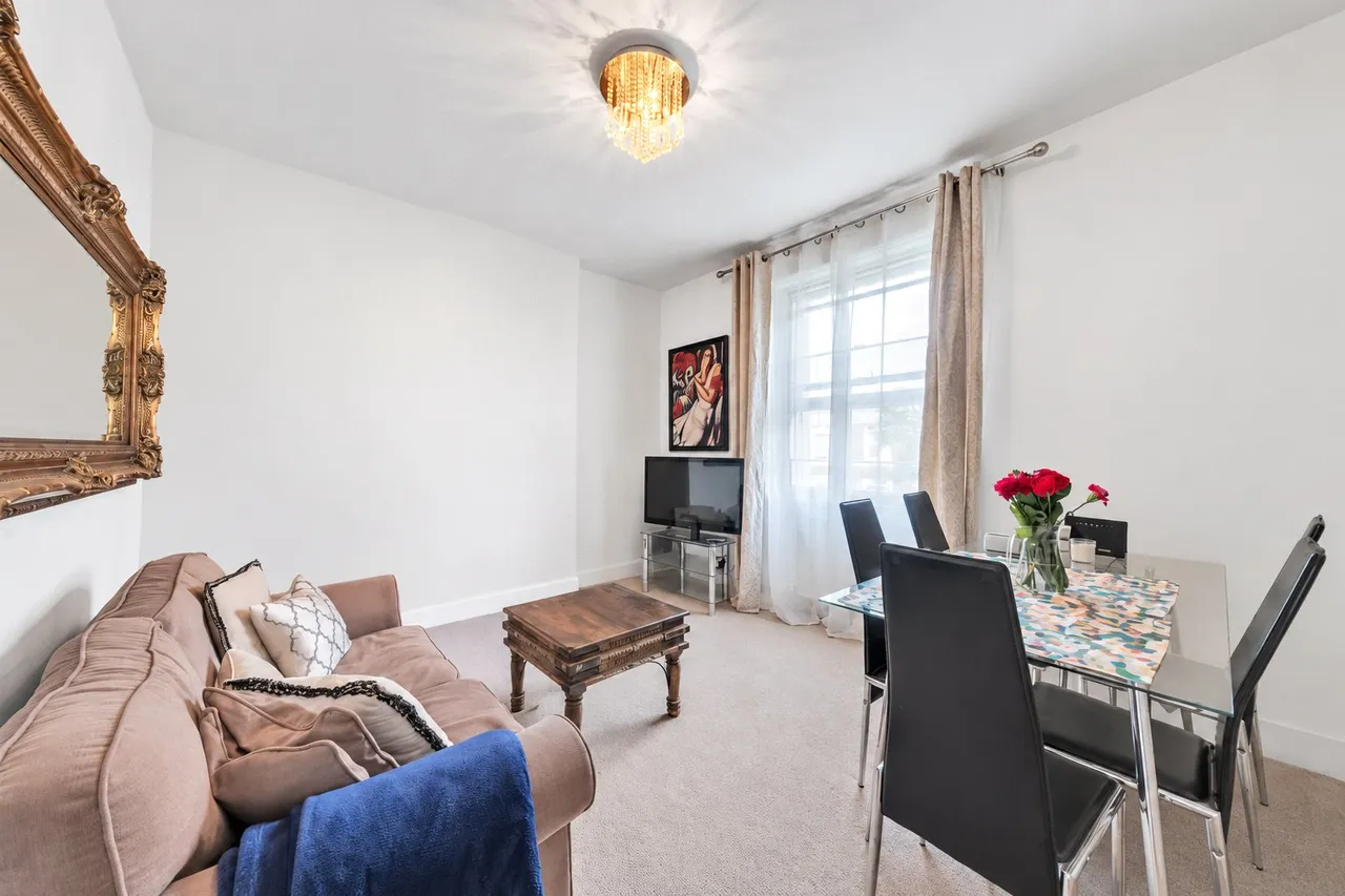 2 bed flat to rent, Finborough Road, London, SW10