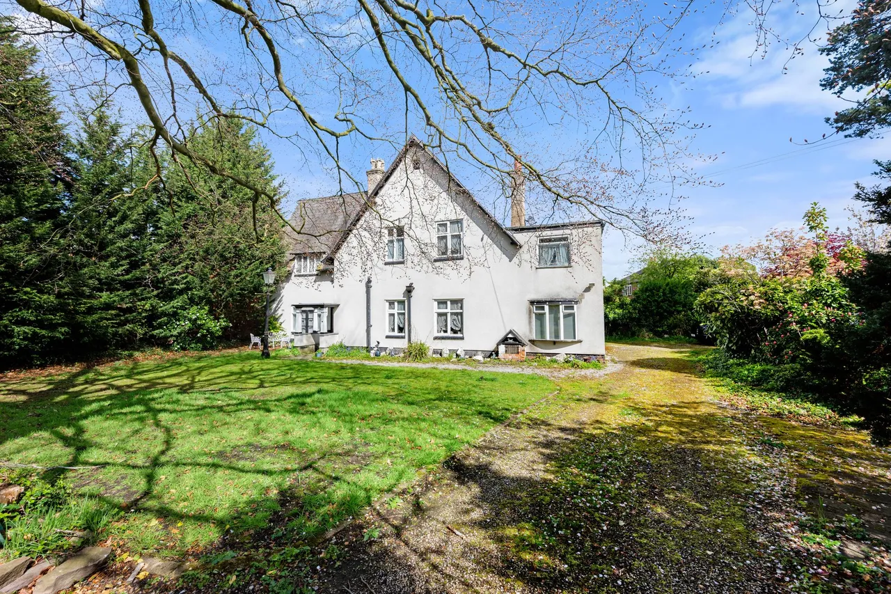5 bed house for sale, Raglan Road, Sale