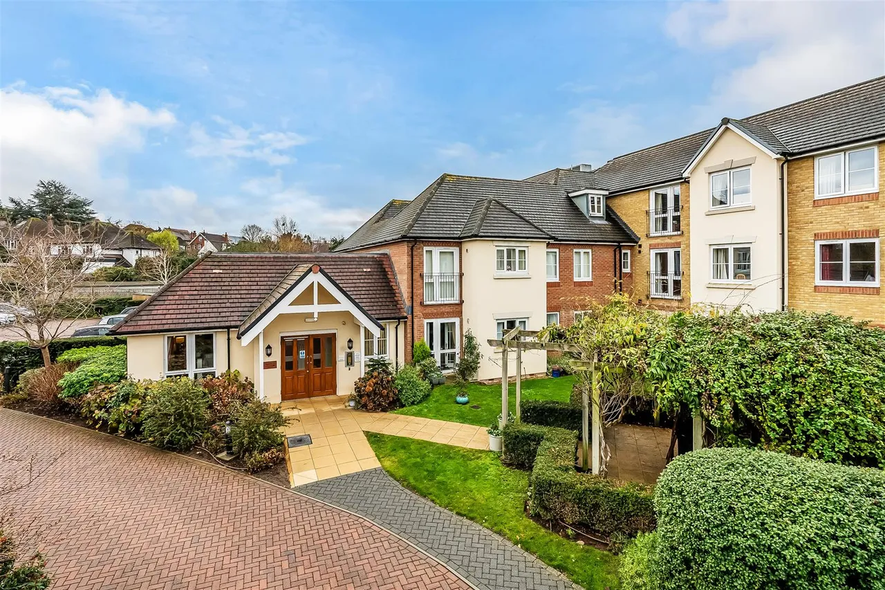 2 bed retirement for sale, Kingston Avenue, Leatherhead, KT22