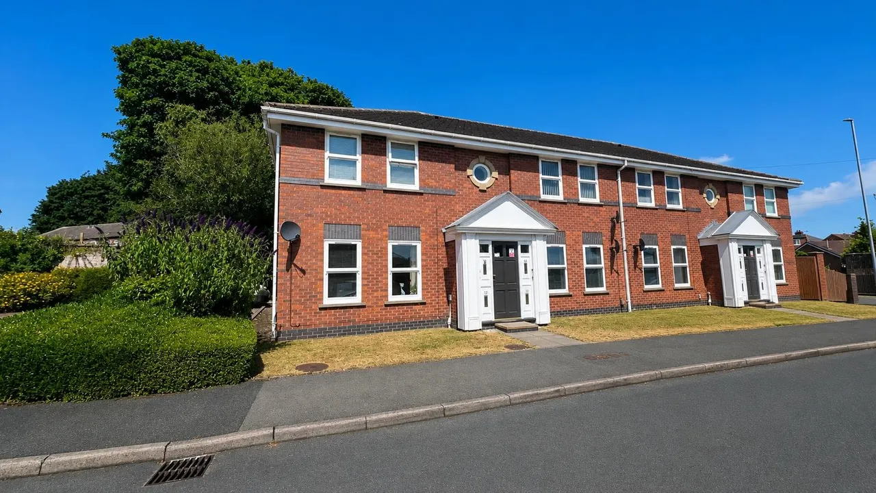 2 bed flat to rent, Peacock Court, Yeadon, LS19