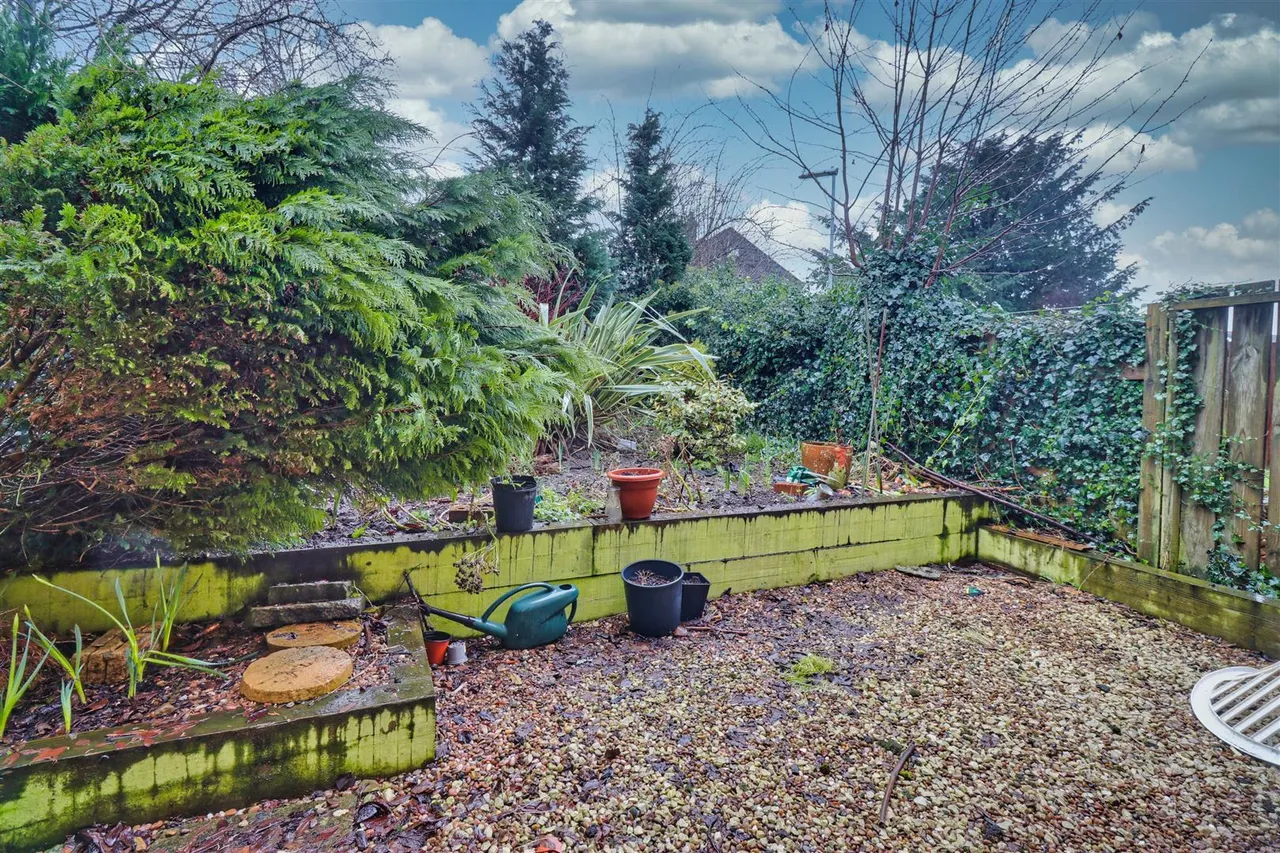 Peacock Court, Yeadon, LS19, photo 7