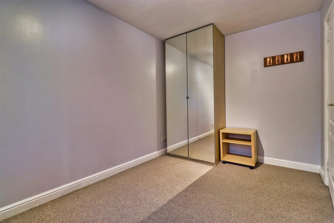 Peacock Court, Yeadon, LS19, photo 6