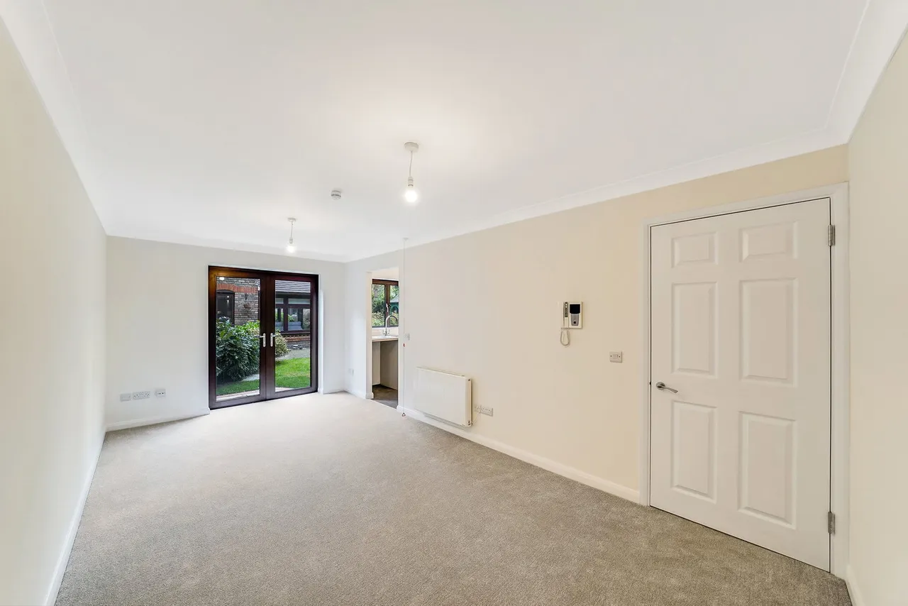 Winningales Court, Vienna Close, Clayhall, Essex IG5, photo 2