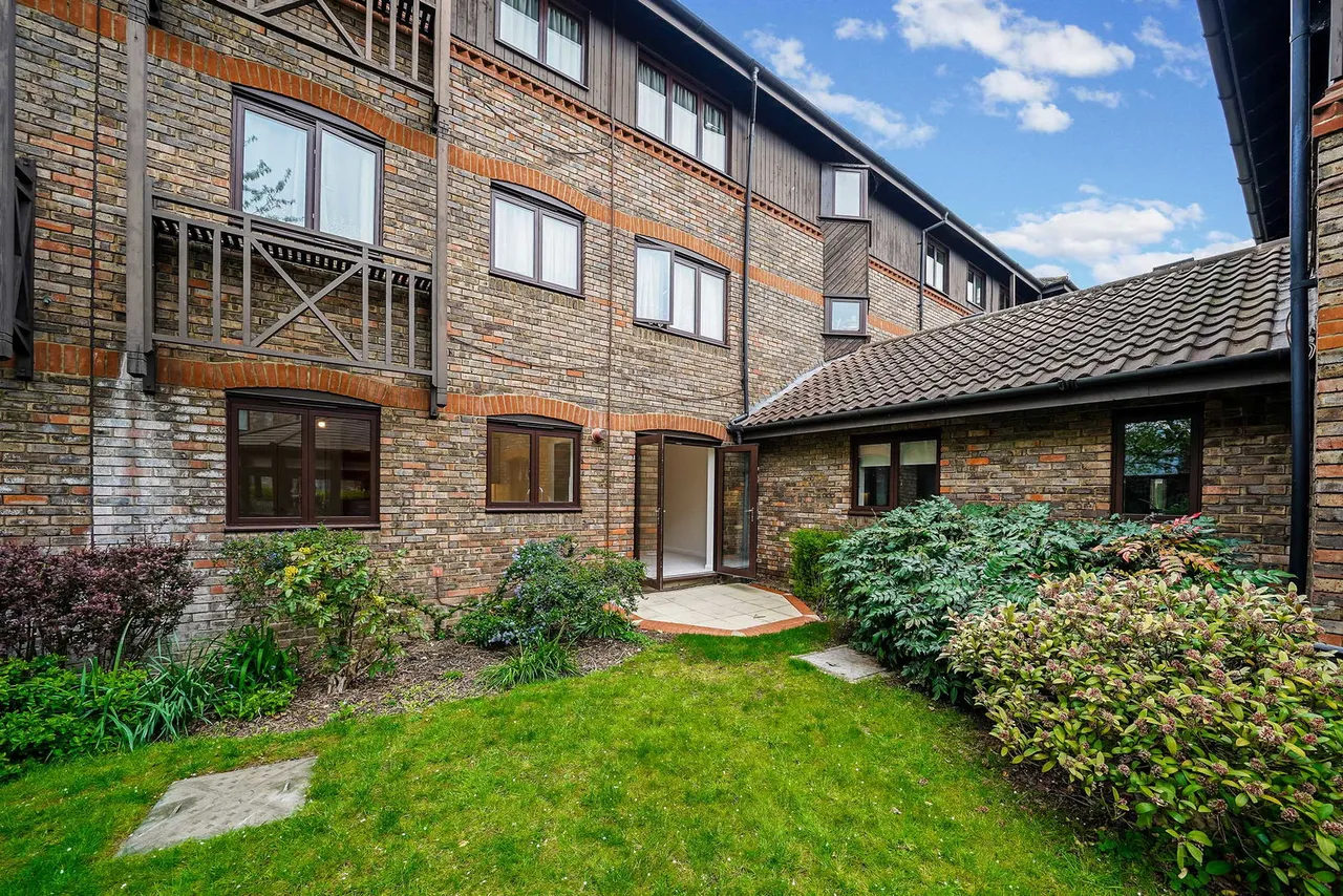 1 bed retirement for sale — Winningales Court, Vienna Close, Clayhall, Essex IG5