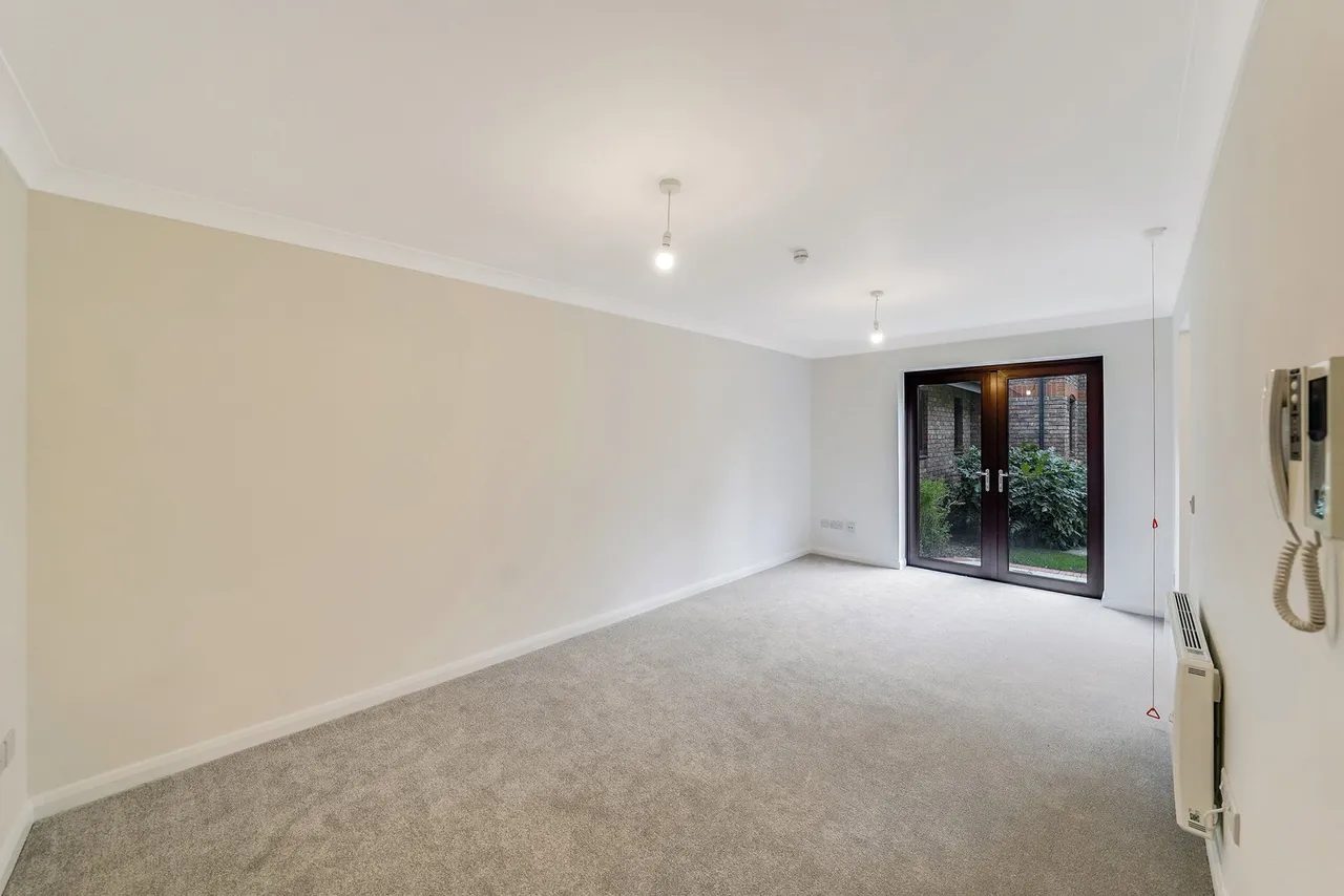Winningales Court, Vienna Close, Clayhall, Essex IG5, photo 5