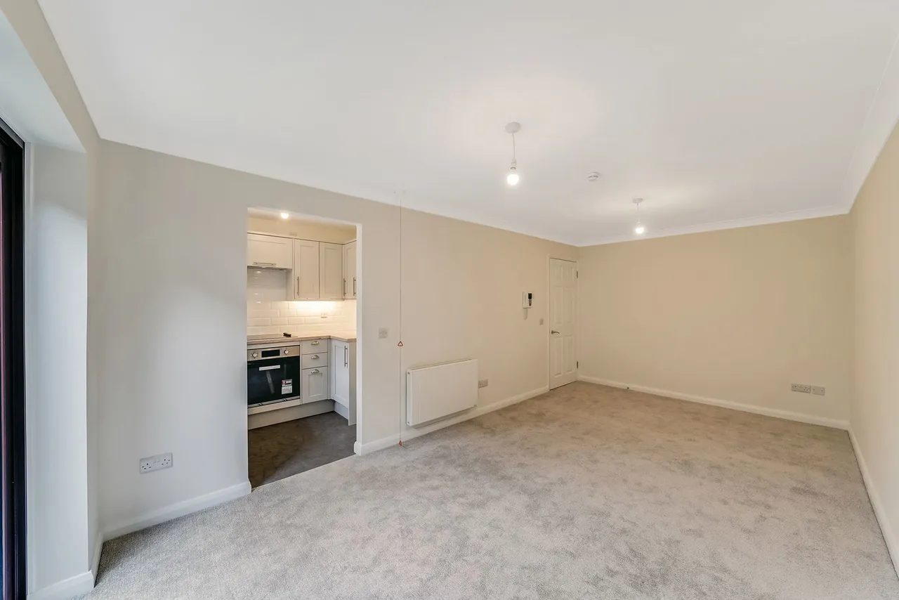 Winningales Court, Vienna Close, Clayhall, Essex IG5, photo 4