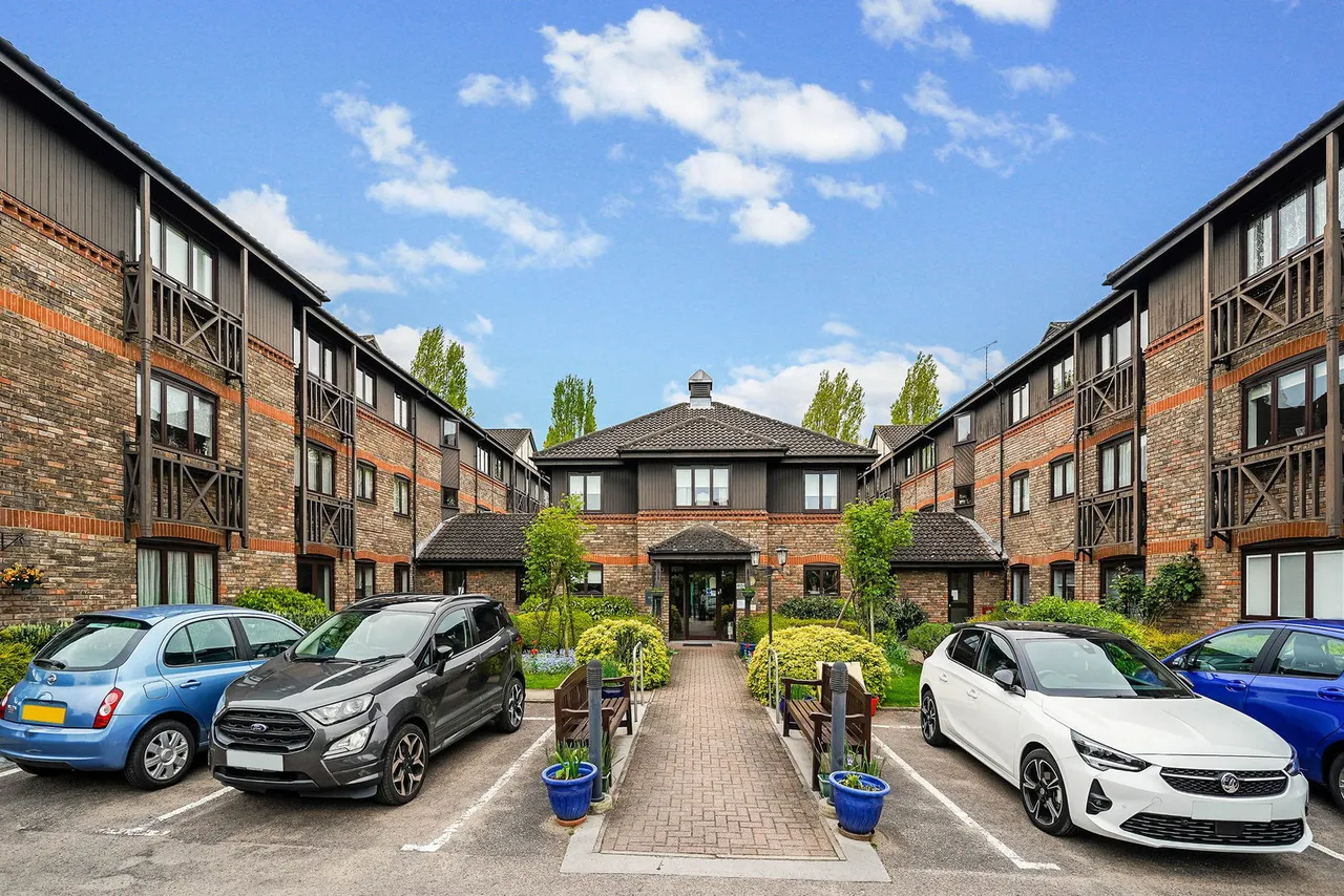 Winningales Court, Vienna Close, Clayhall, Essex IG5, photo 12