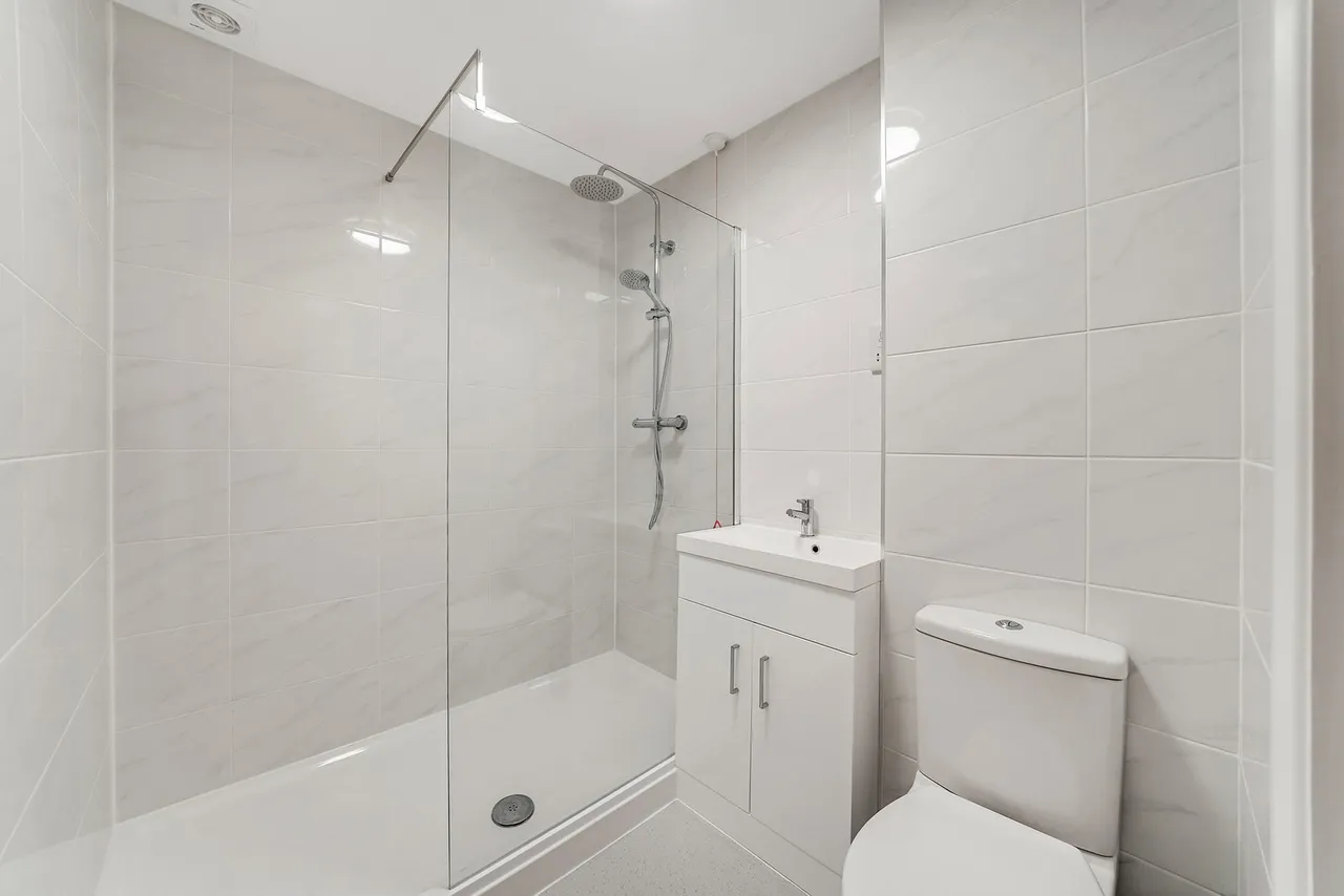 Winningales Court, Vienna Close, Clayhall, Essex IG5, photo 6