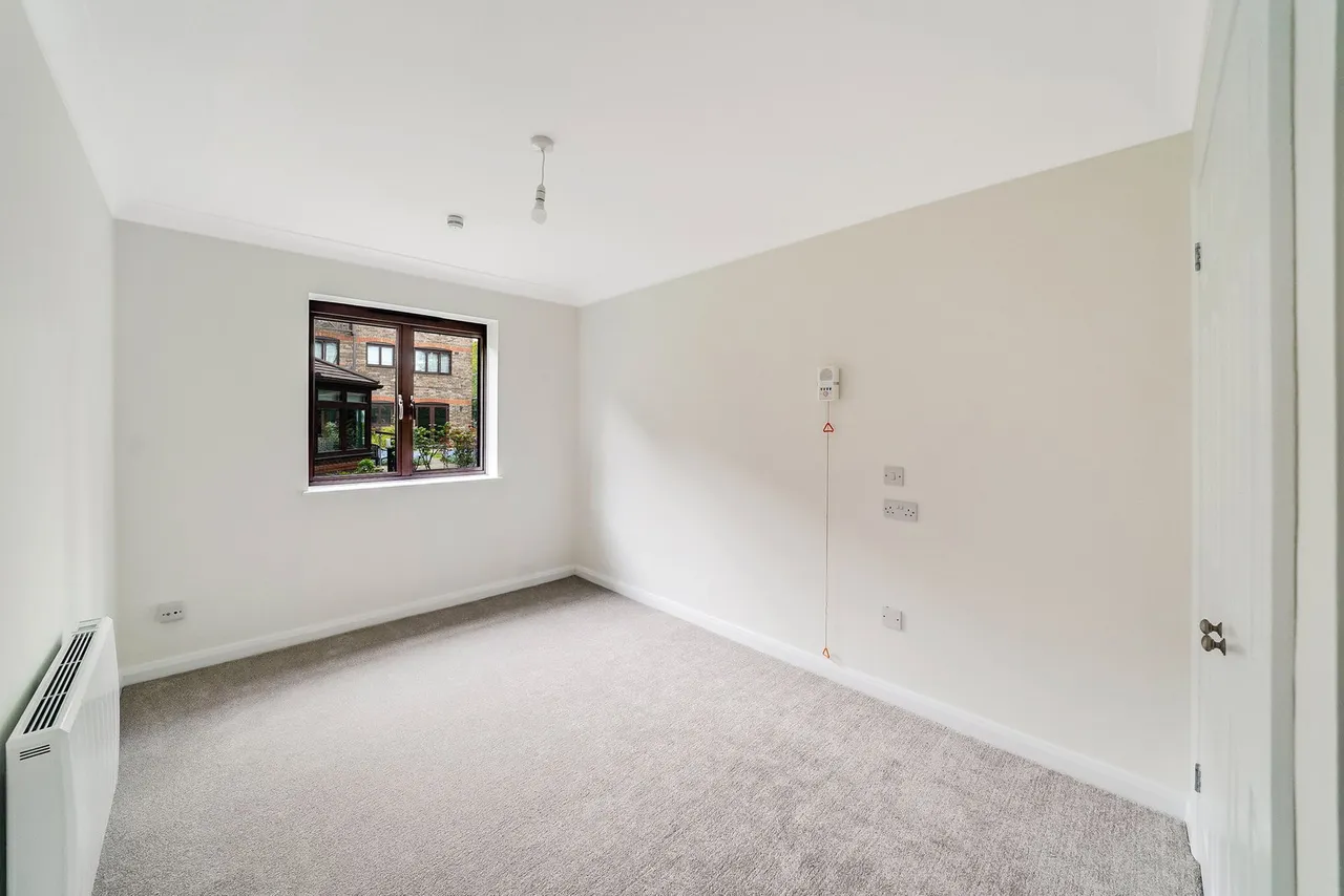 Winningales Court, Vienna Close, Clayhall, Essex IG5, photo 8