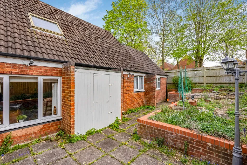 Arncliffe Drive, Heelands, Milton Keynes, Buckinghamshire, MK13 7LH, photo 11