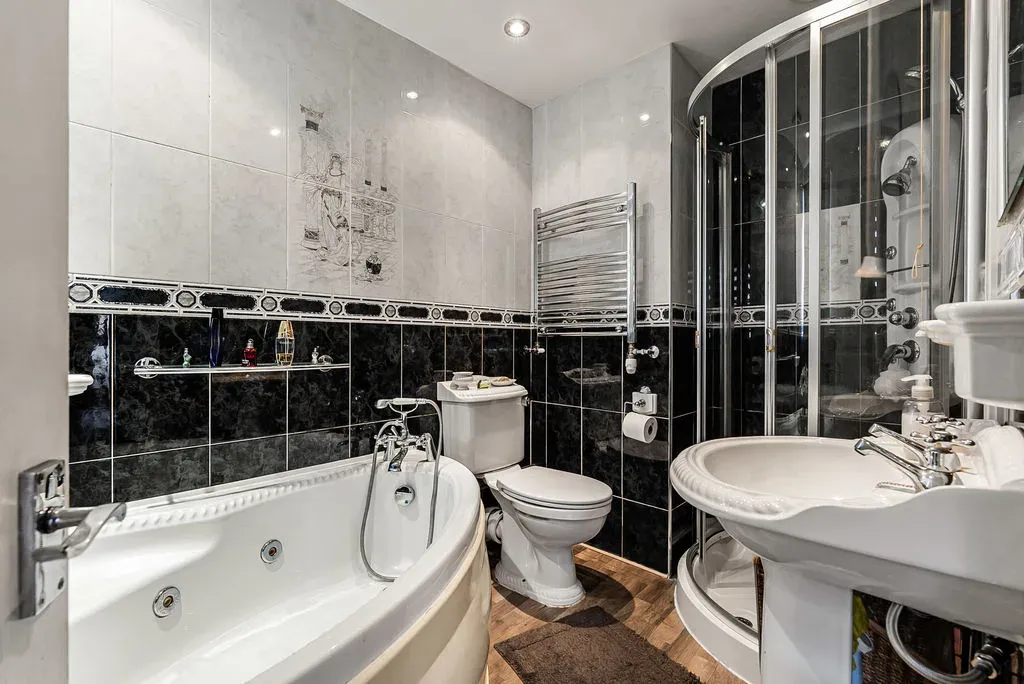 Arncliffe Drive, Heelands, Milton Keynes, Buckinghamshire, MK13 7LH, photo 6
