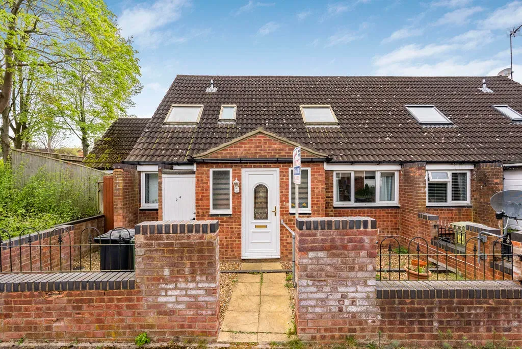 3 bed property for sale — Arncliffe Drive, Heelands, Milton Keynes, Buckinghamshire, MK13 7LH