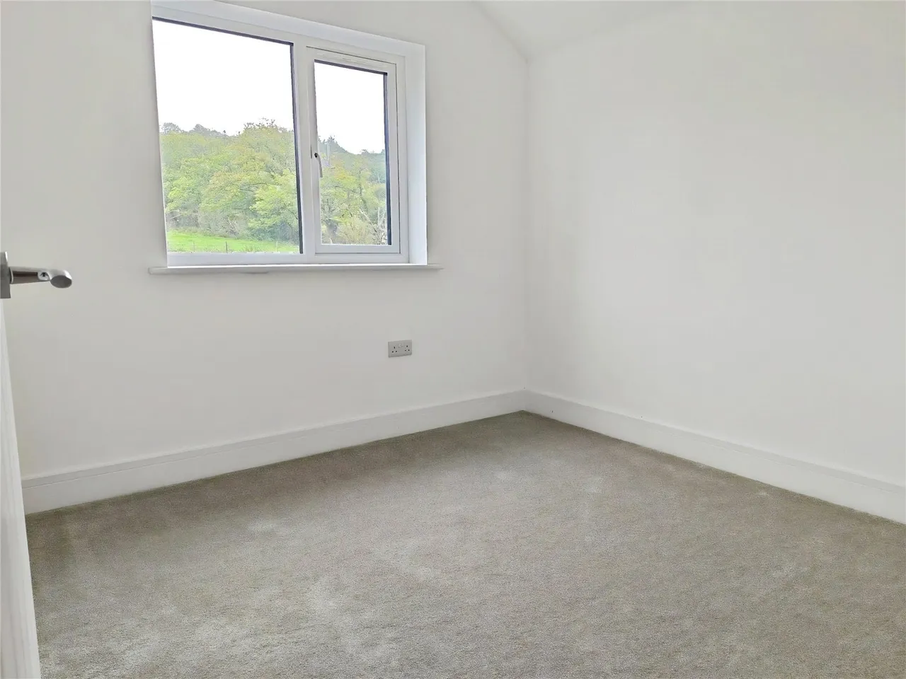 Llys Royal Oak, Rhydyfro, SA8, photo 15
