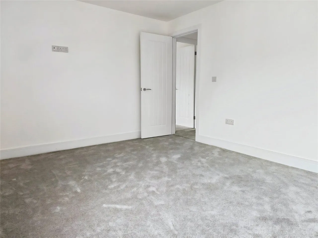 Llys Royal Oak, Rhydyfro, SA8, photo 6