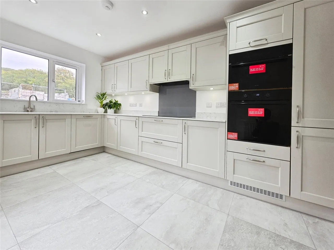 Llys Royal Oak, Rhydyfro, SA8, photo 5