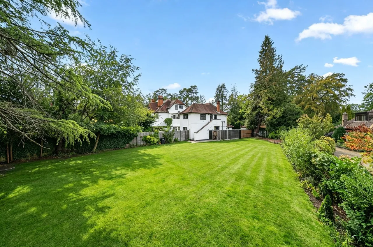 Old Woking Road, Pyrford, GU22, photo 19
