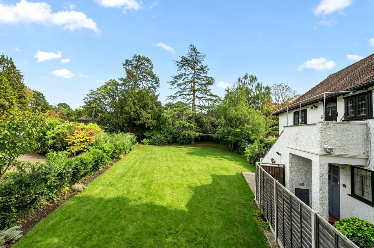 Old Woking Road, Pyrford, GU22, photo 18