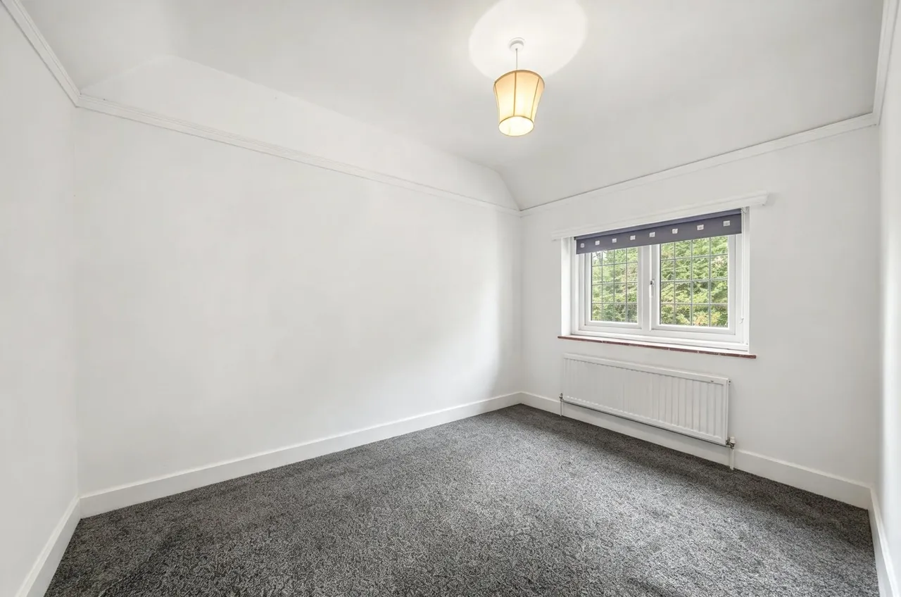 Old Woking Road, Pyrford, GU22, photo 16