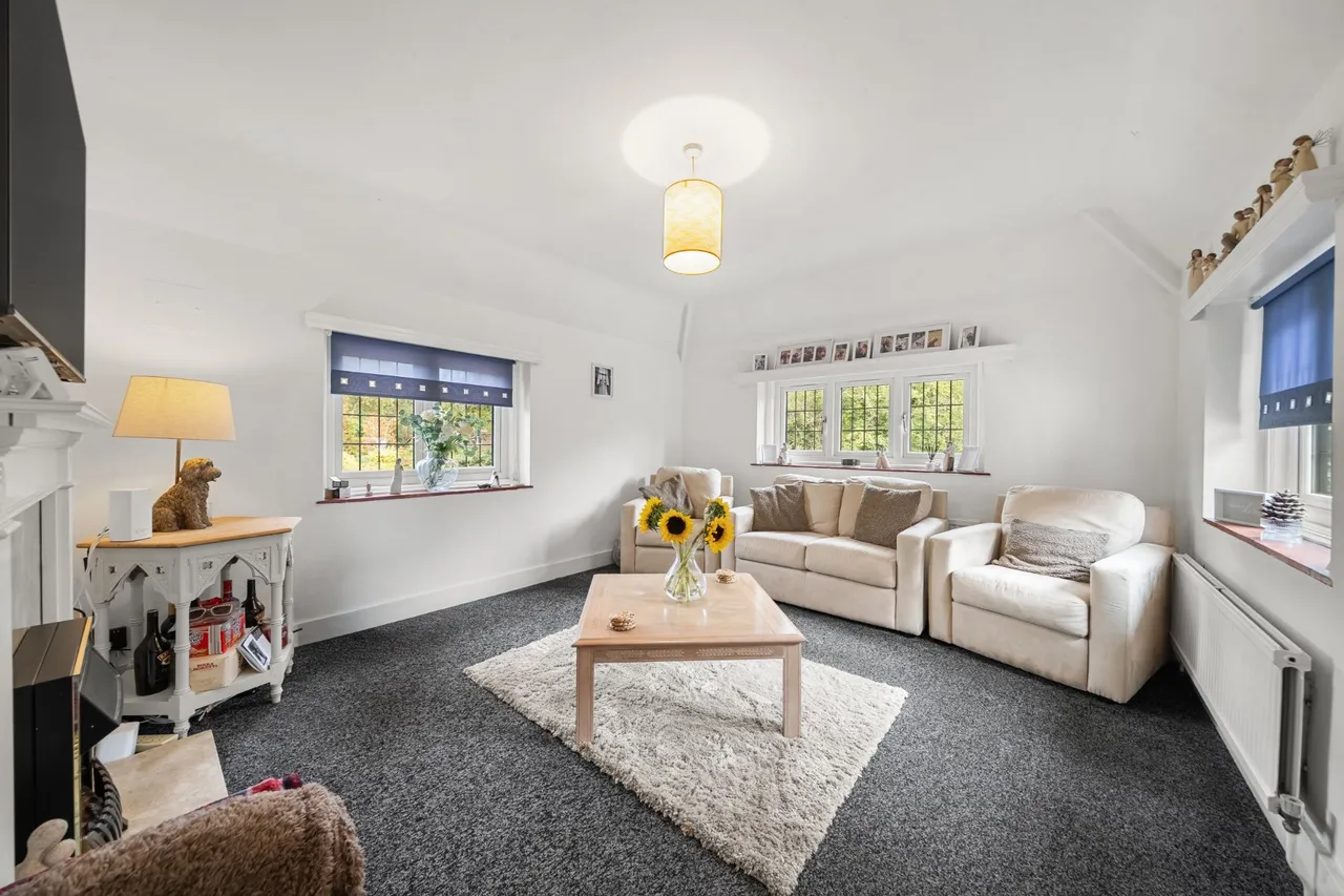 Old Woking Road, Pyrford, GU22, photo 2