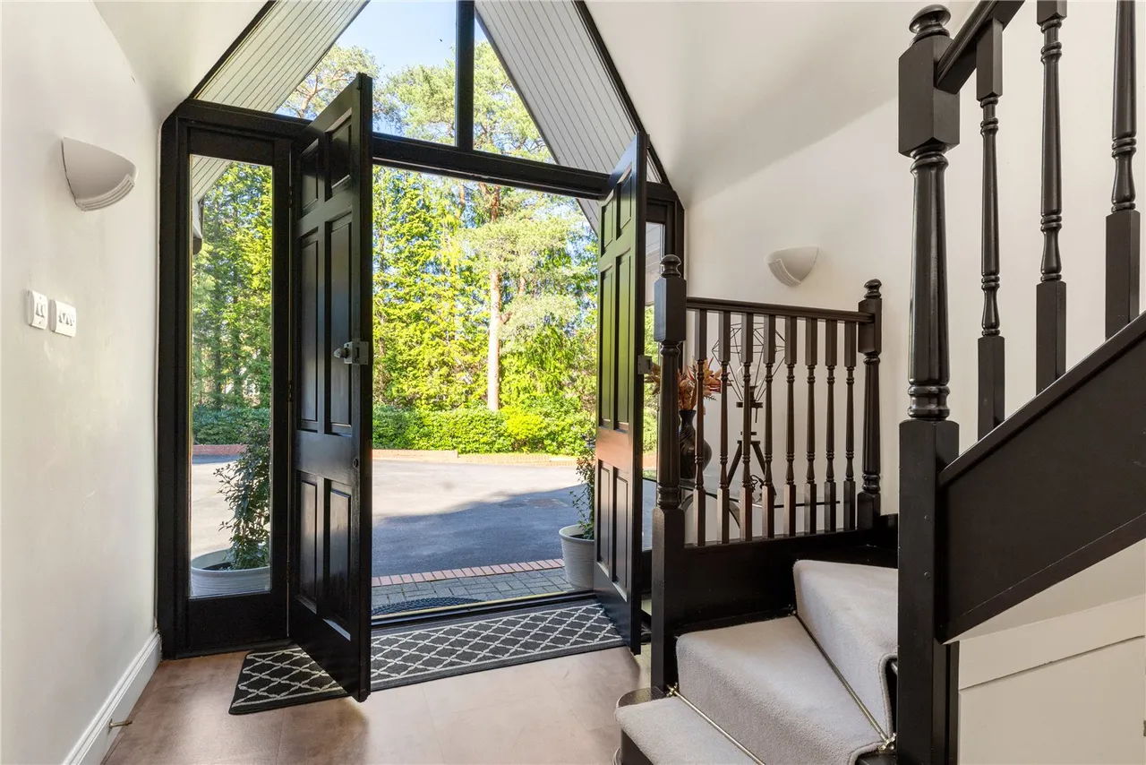 Heath Ride, Finchampstead, Wokingham, Berkshire, RG40 3QN, photo 2