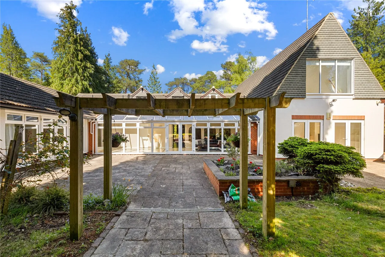 Heath Ride, Finchampstead, Wokingham, Berkshire, RG40 3QN, photo 16